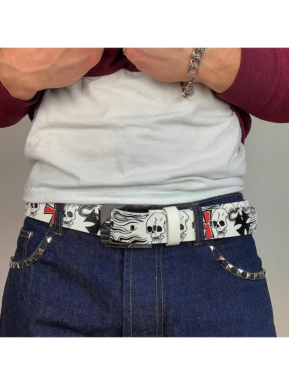 Vintage Y2k 2000s style skull grunge emo white and silver belt. Fits a 33.5-39